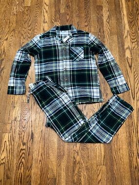 Old Navy Green and Blue Plaid Flannel Pajama Set for men or women